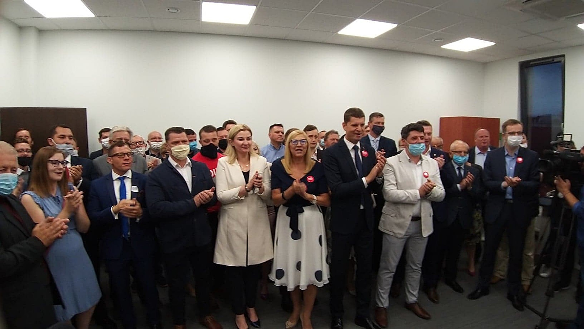 Reakcje w podlaskich sztabach po ogłoszeniu wyników sondażowych