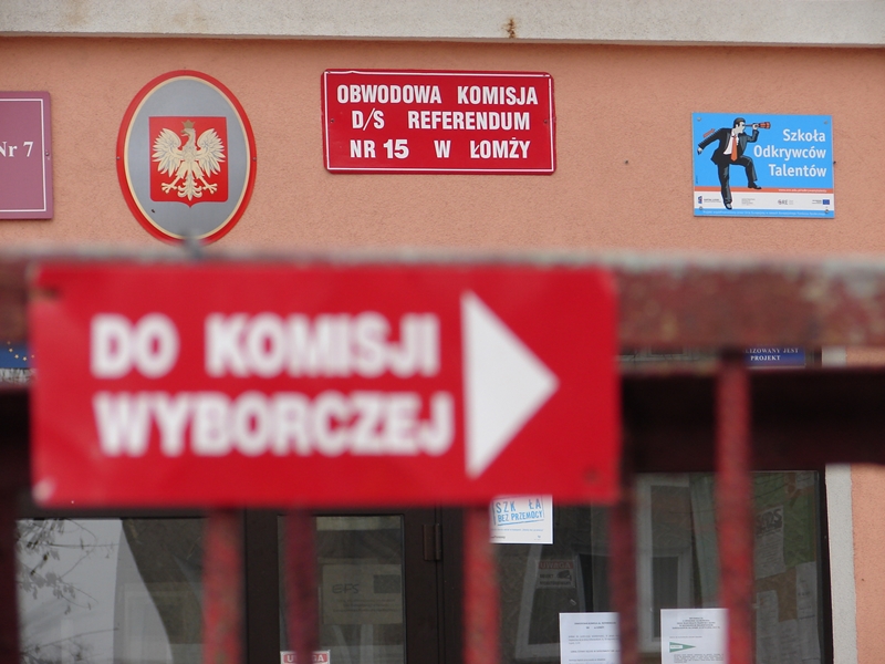 Inicjatorzy referendum mówią o braku staranności ze strony organizatora, marszałek o niepotrzebnym wydawaniu pieniędzy