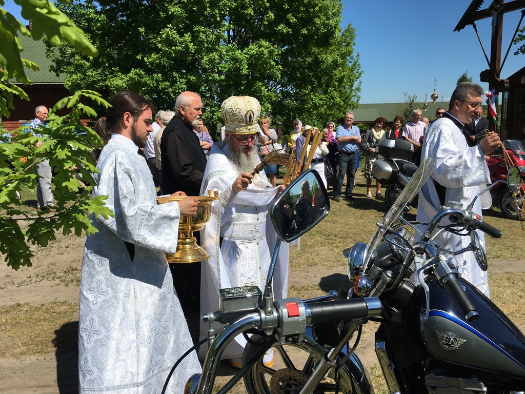 Motocykliści spotkali się w prawosławnym skicie w Odrynkach