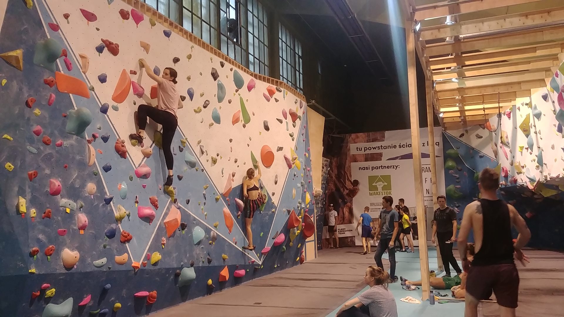 Czy ogólnodostępna ścianka wspinaczkowa w podstawówce to dobry pomysł?