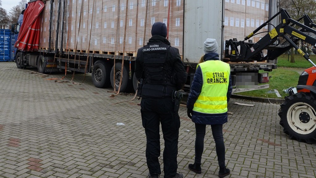 Rekordowy przemyt papierosów udaremniony przez podlaską SG i KAS