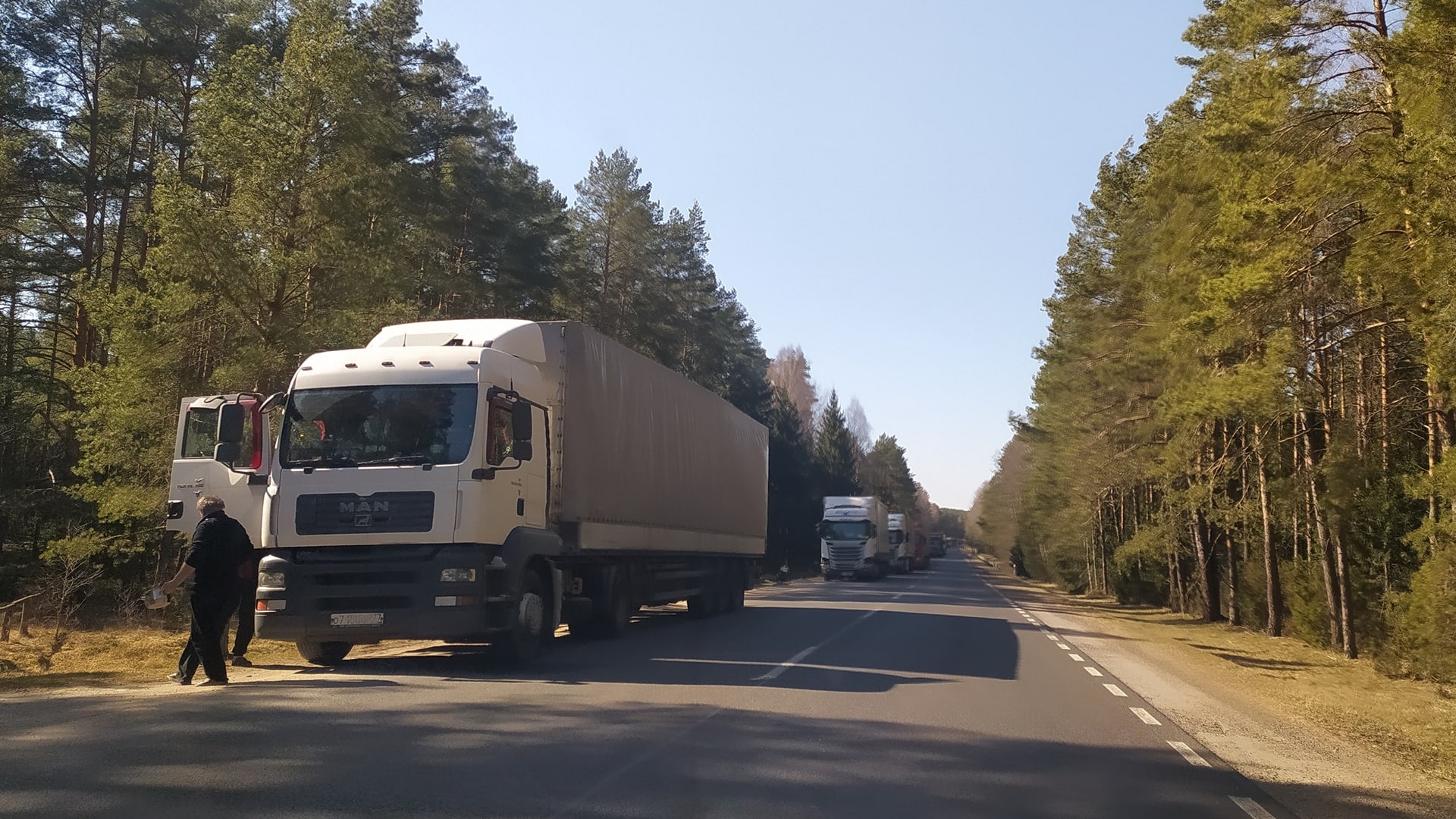 Rośnie kolejka tirów do przejścia w Bobrownikach
