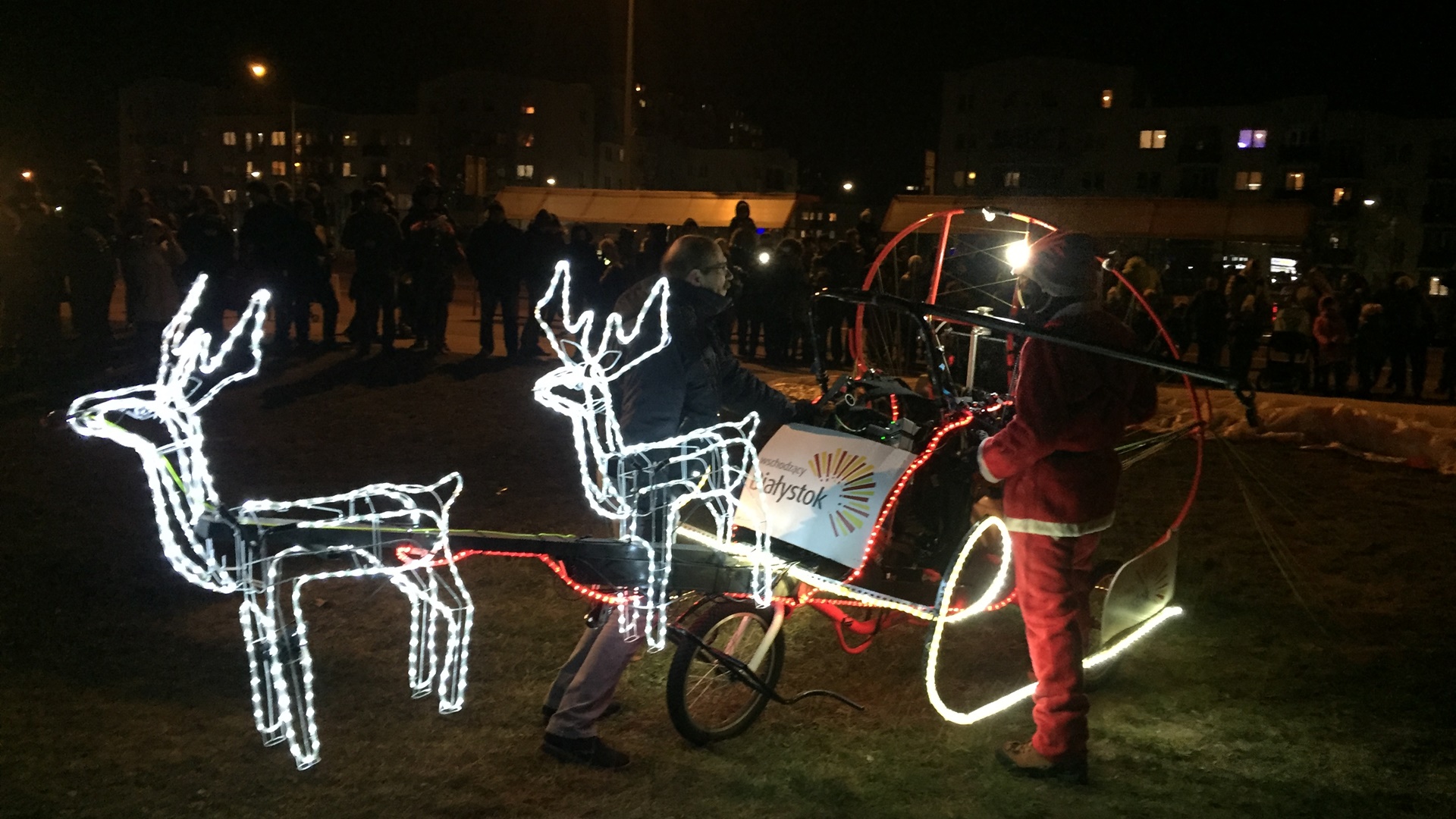 Latający Mikołaj nad Białymstokiem [wideo, zdjęcia]