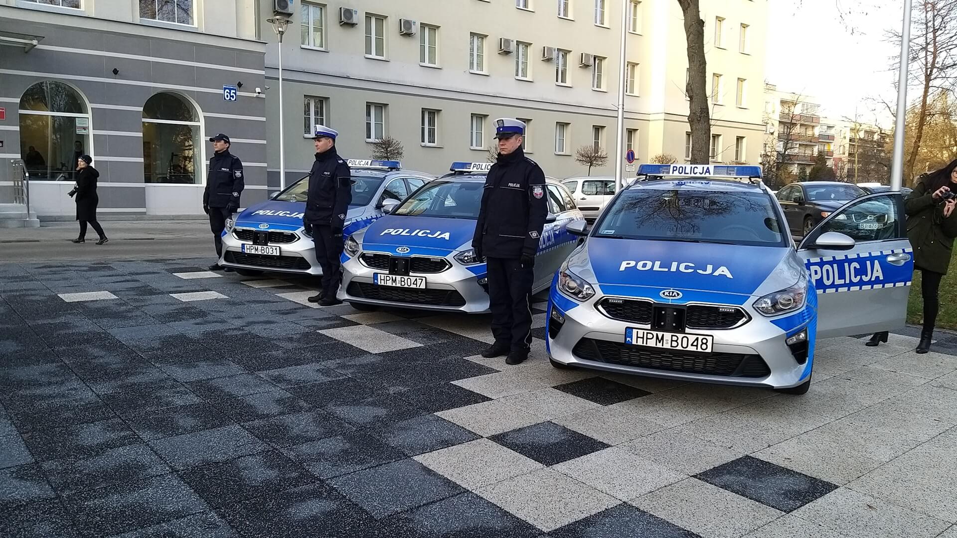 3 nowe radiowozy dofinansowane przez Urząd Marszałkowski trafiły do policjantów z Białegostoku, Łomży i Suwałk
