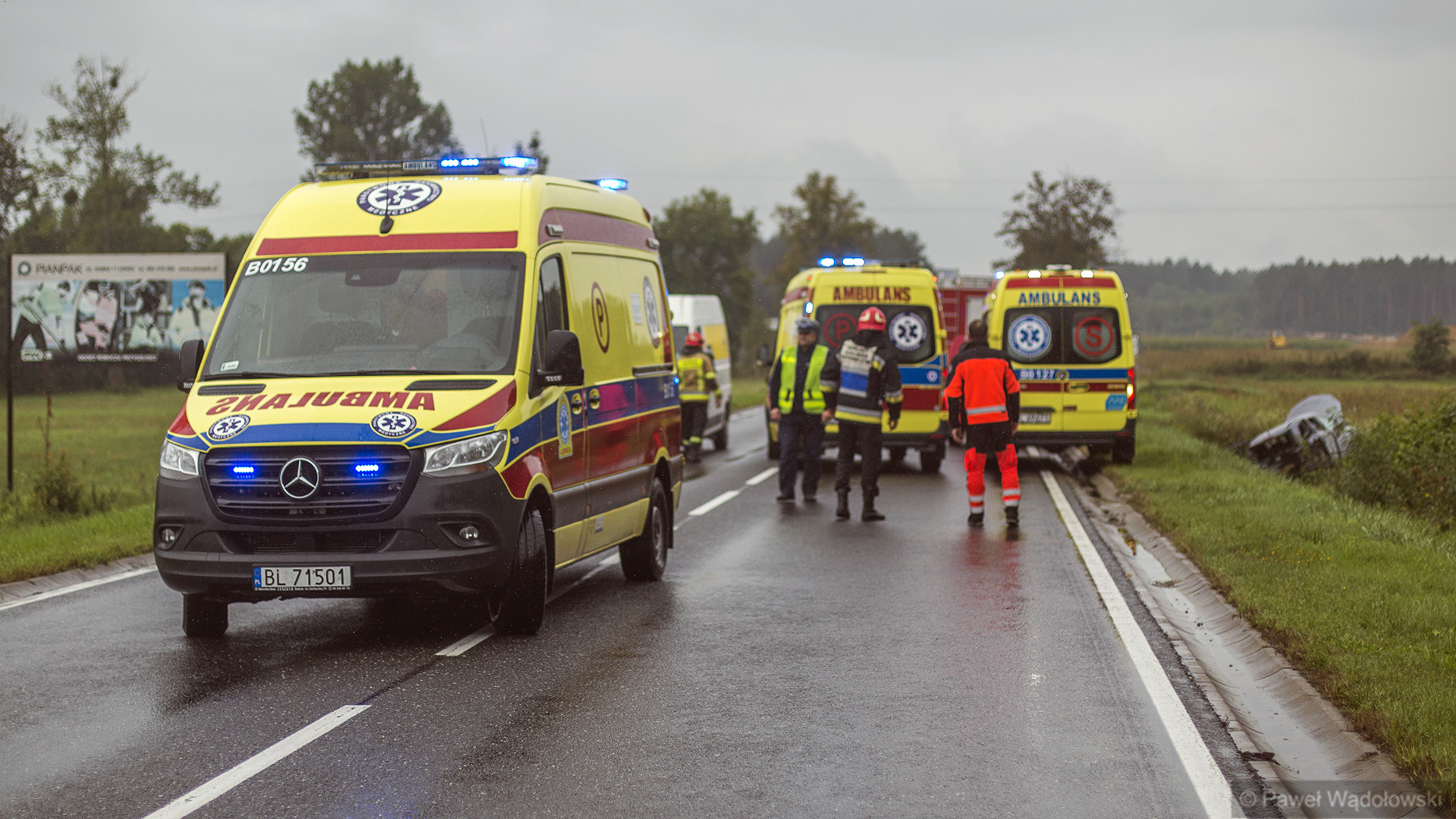 Wypadek na DK61 - pięć osób trafiło do szpitala, w tym troje dzieci