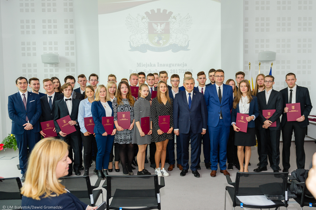 Zdolni uczniowie nagrodzeni - ponad 250 młodych białostoczan otrzymało stypendia