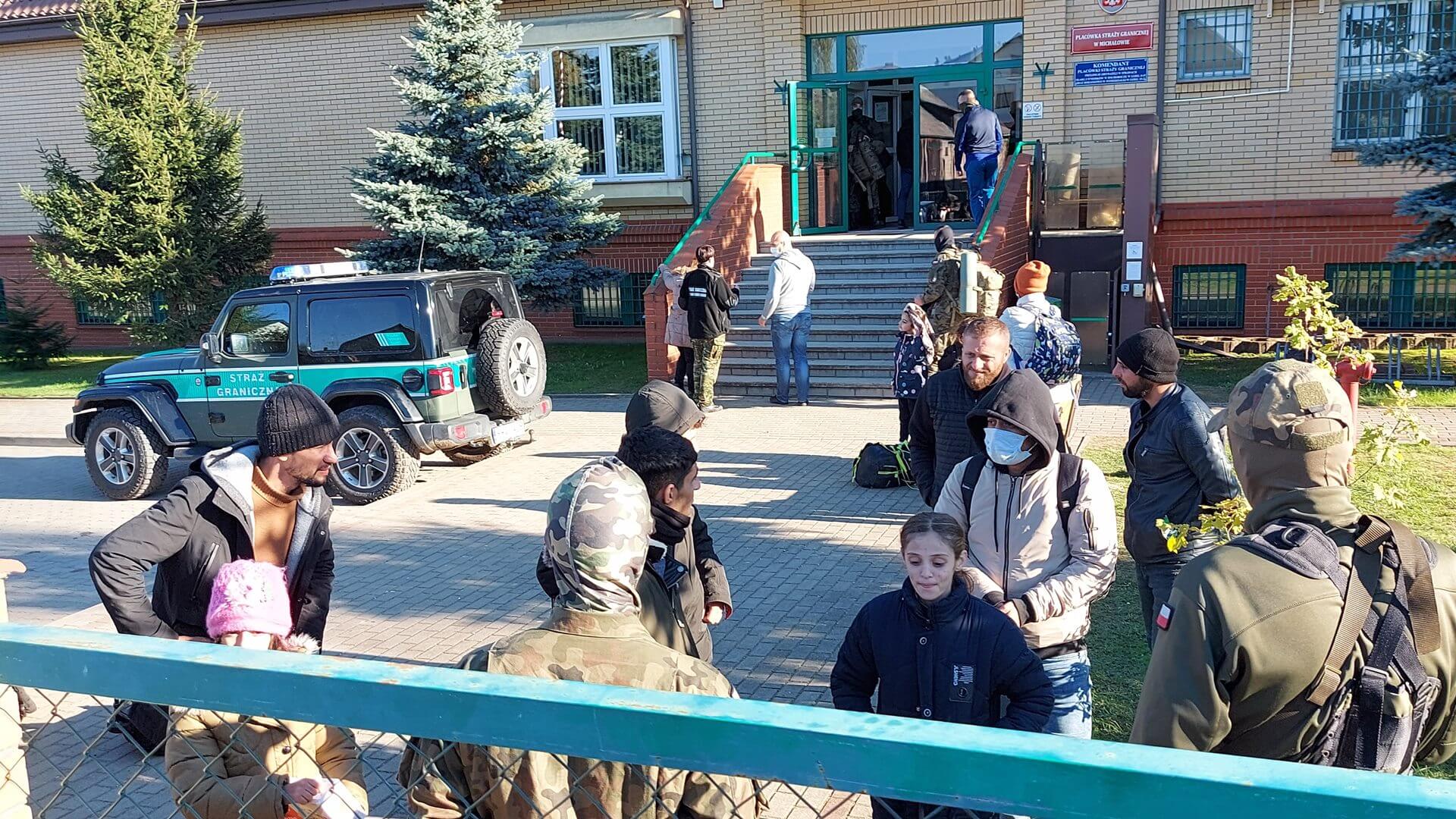 SG: Tylko 44 proc. migrantów złożyło wnioski o ochronę międzynarodową