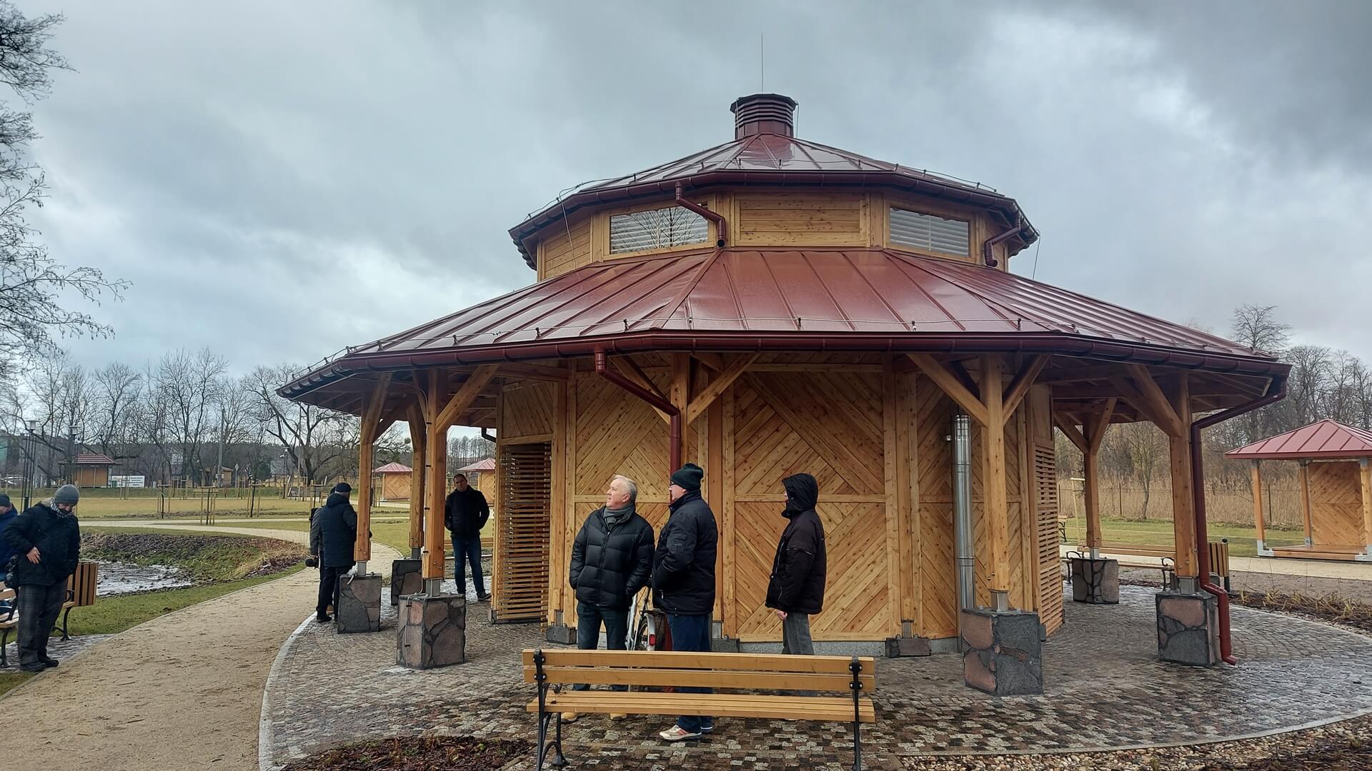 To nowa atrakcja Supraśla - w Ogrodzie Saskim otwarto suchą tężnię solną