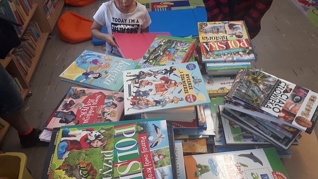 Książnica Podlaska przekazała 200 książek do swojej filii w UDSK w Białymstoku