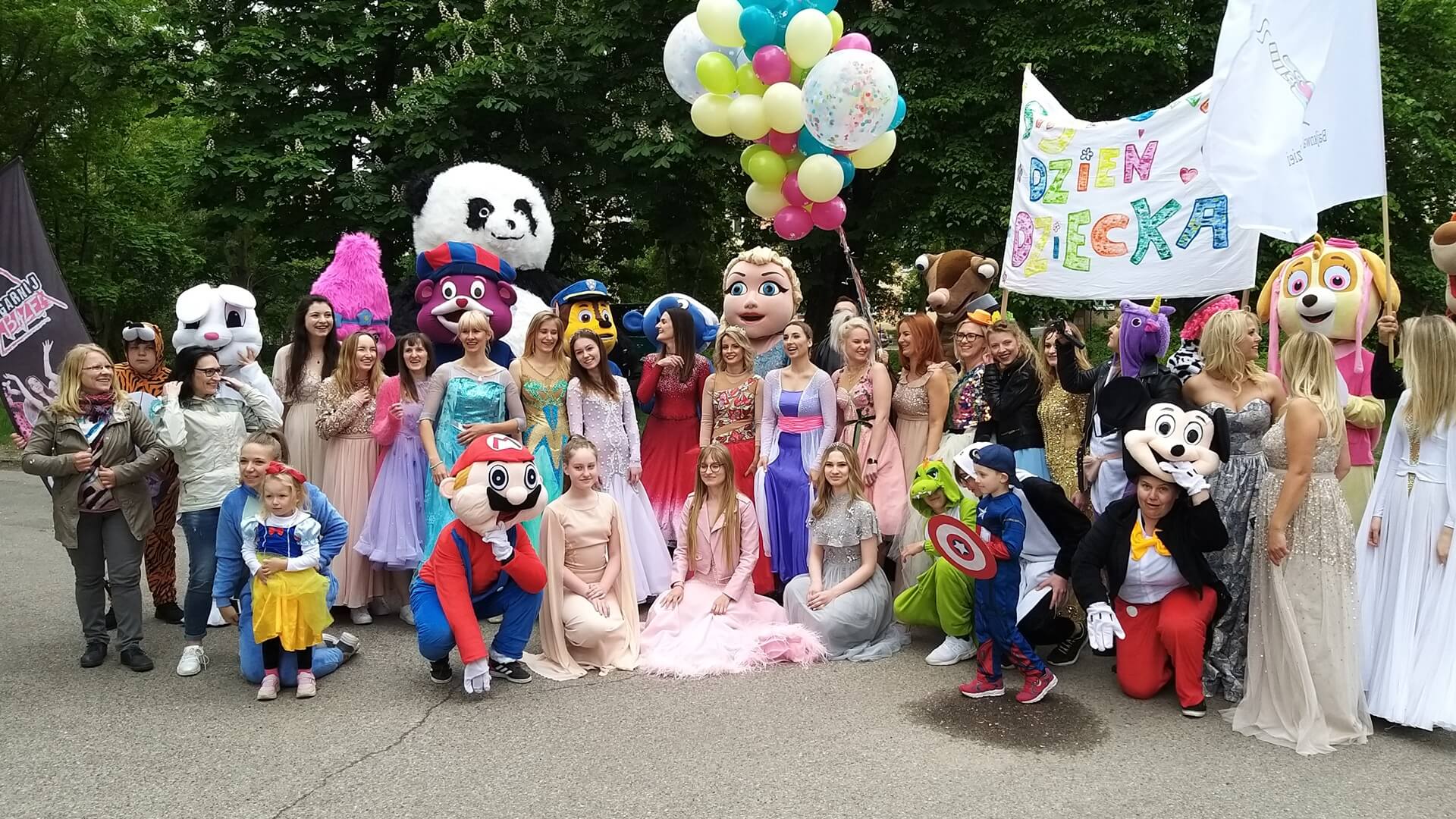 Bajkowa Fabryka Nadziei zorganizowała huczną i kolorową zabawę dla małych pacjentów UDSK w Białymstoku