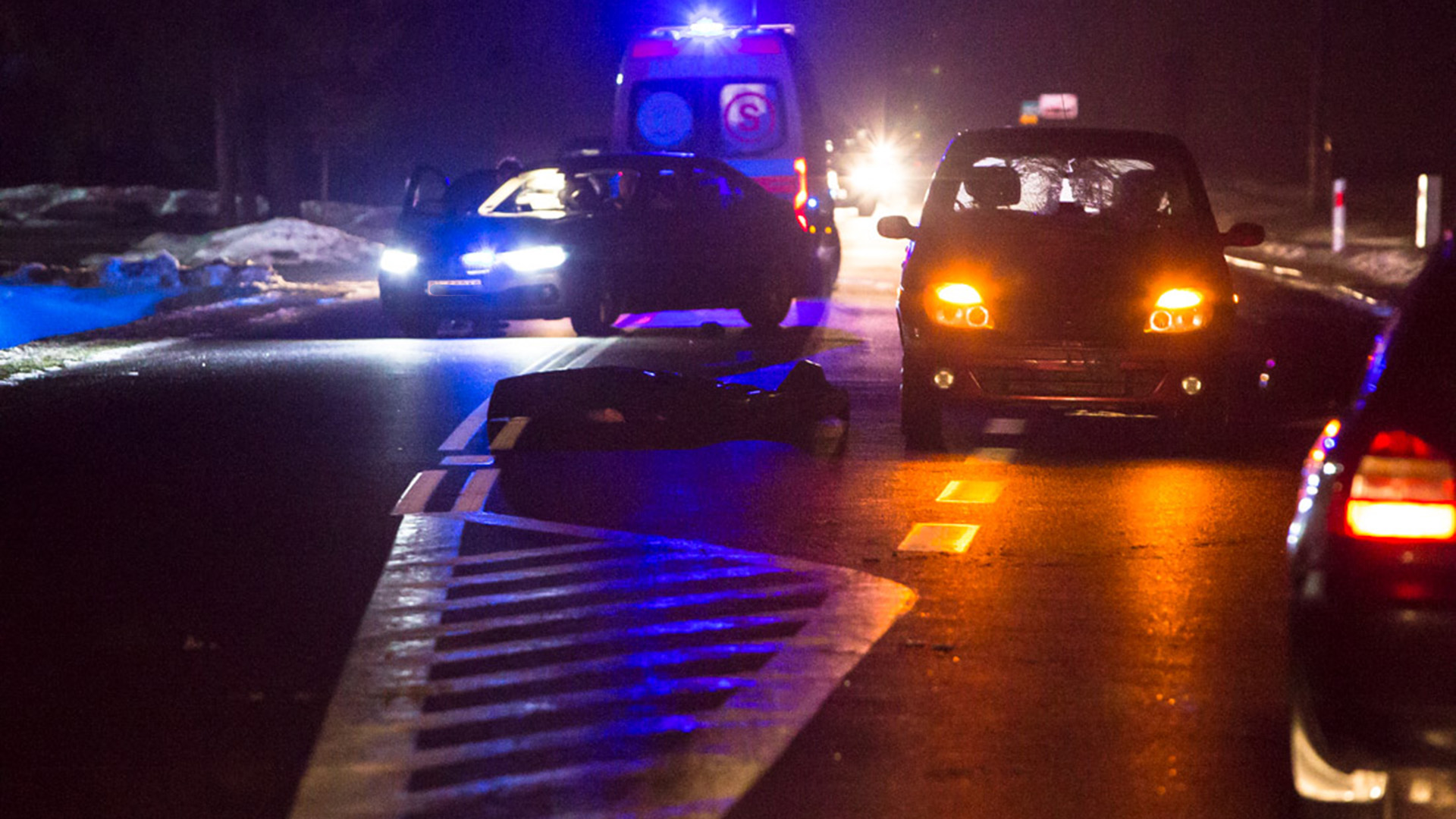 Śmiertelne potrącenie pieszego na drodze między Jeziorkiem a Piątnicą