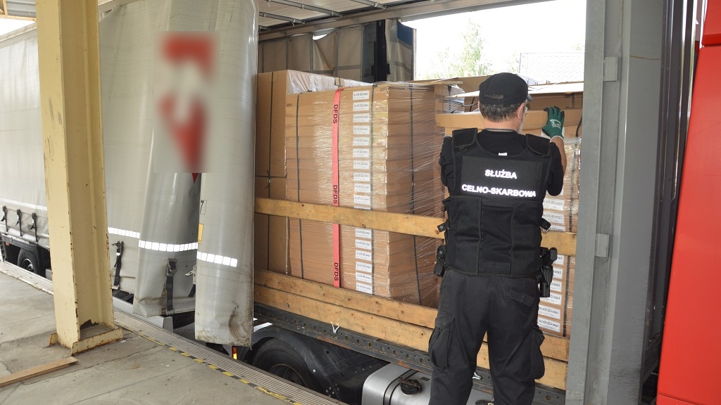 Podlascy funkcjonariusze celno-skarbowi znaleźli papierosy w akcesoriach kuchennych