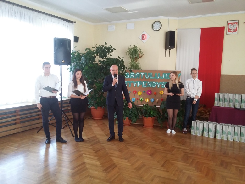 To dodatkowa motywacja do nauki – licealiści z Hajnówki otrzymali stypendia im. Simony Kossak