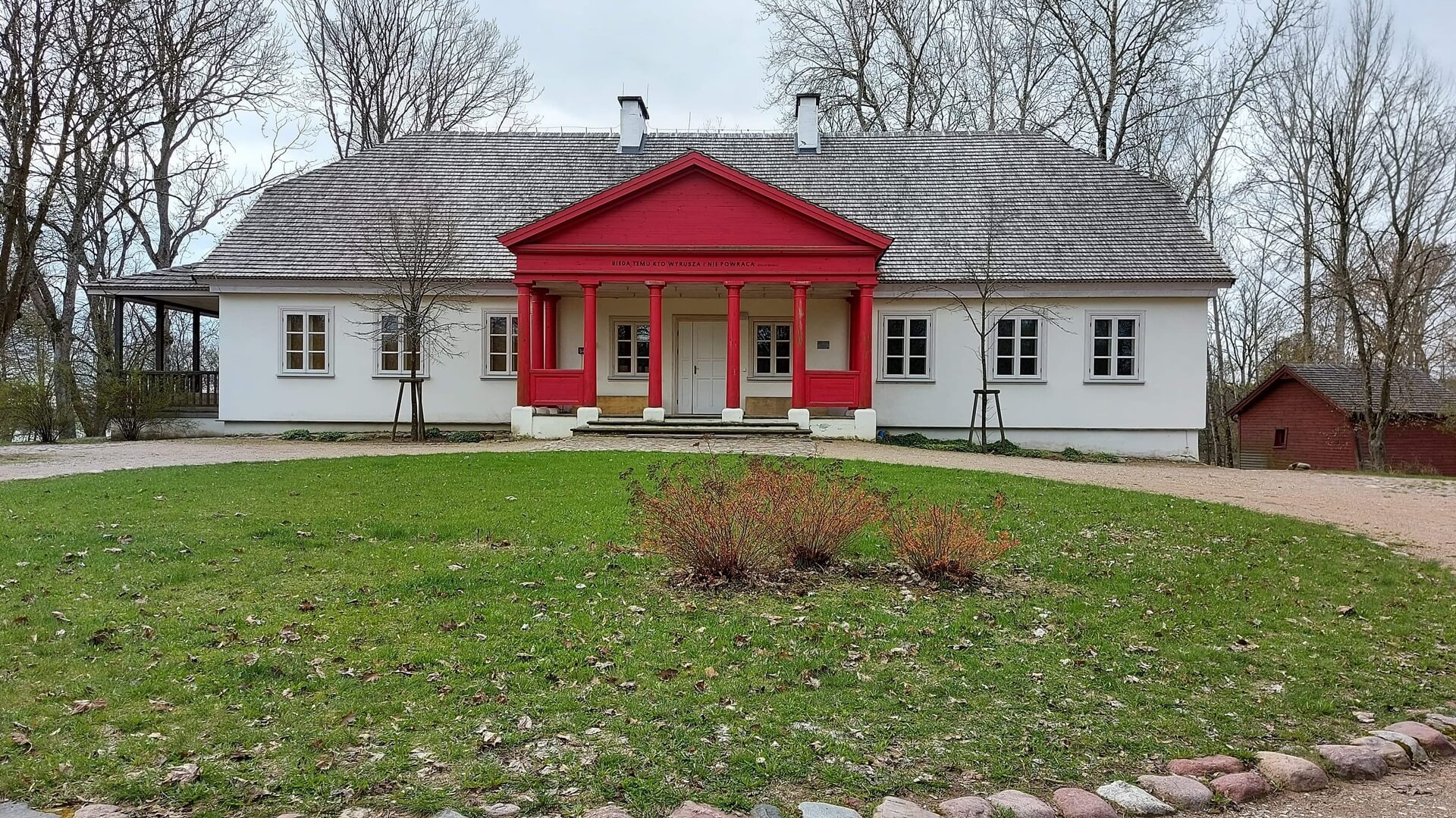 110. rocznica urodzin Czesława Miłosza w Krasnogrudzie i koniki na biegunach w CLZ