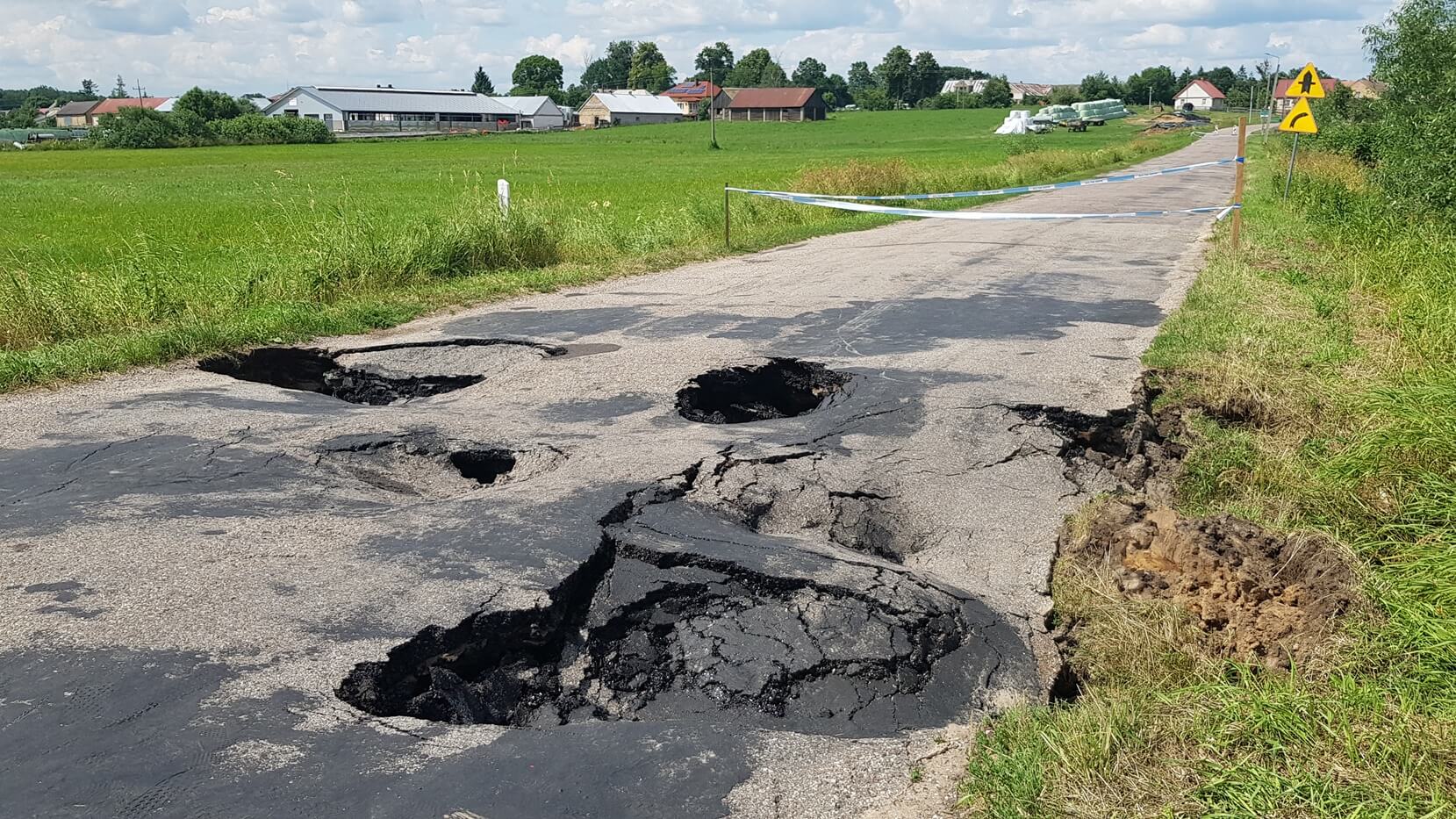 Fatalny stan dróg lokalnych w okolicach Moniek - to skutki ostatniej nawałnicy [zdjęcia]