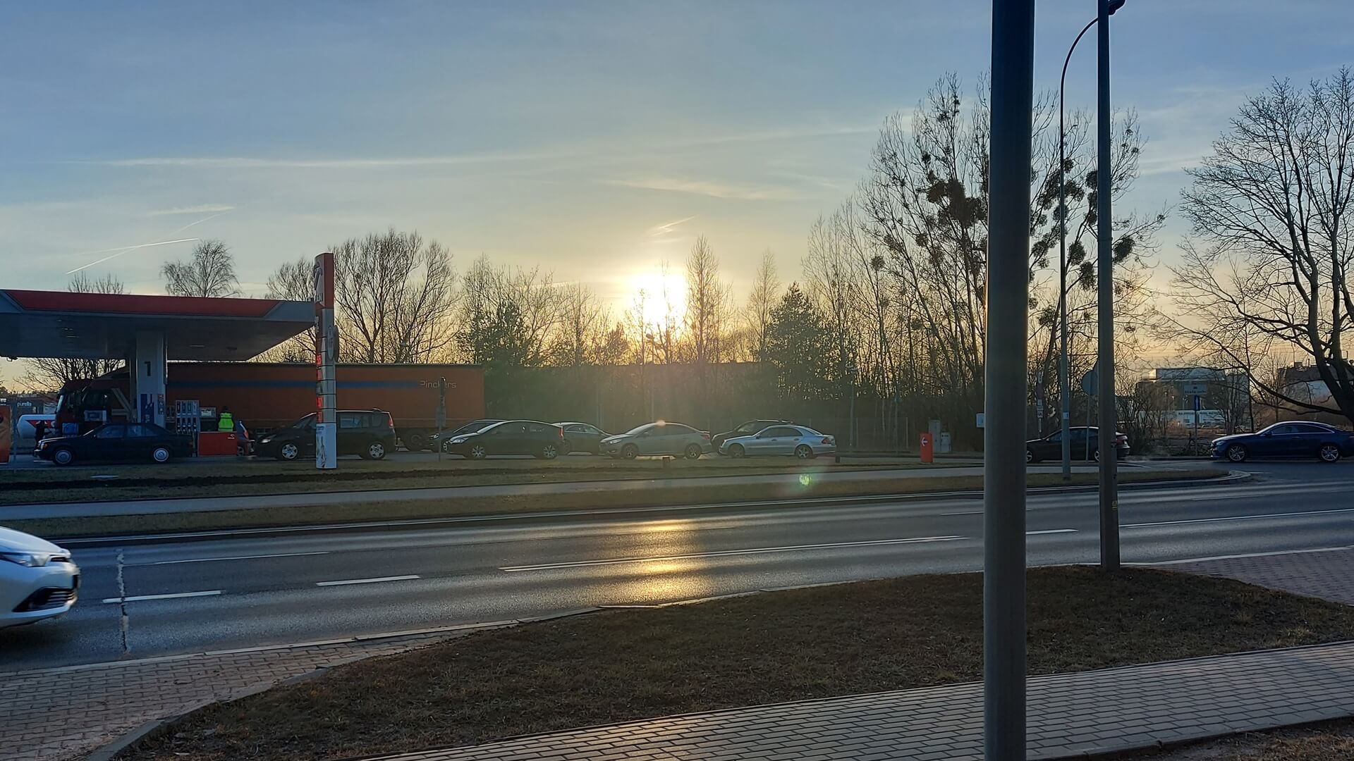 Kolejki na stacjach paliw w Białymstoku