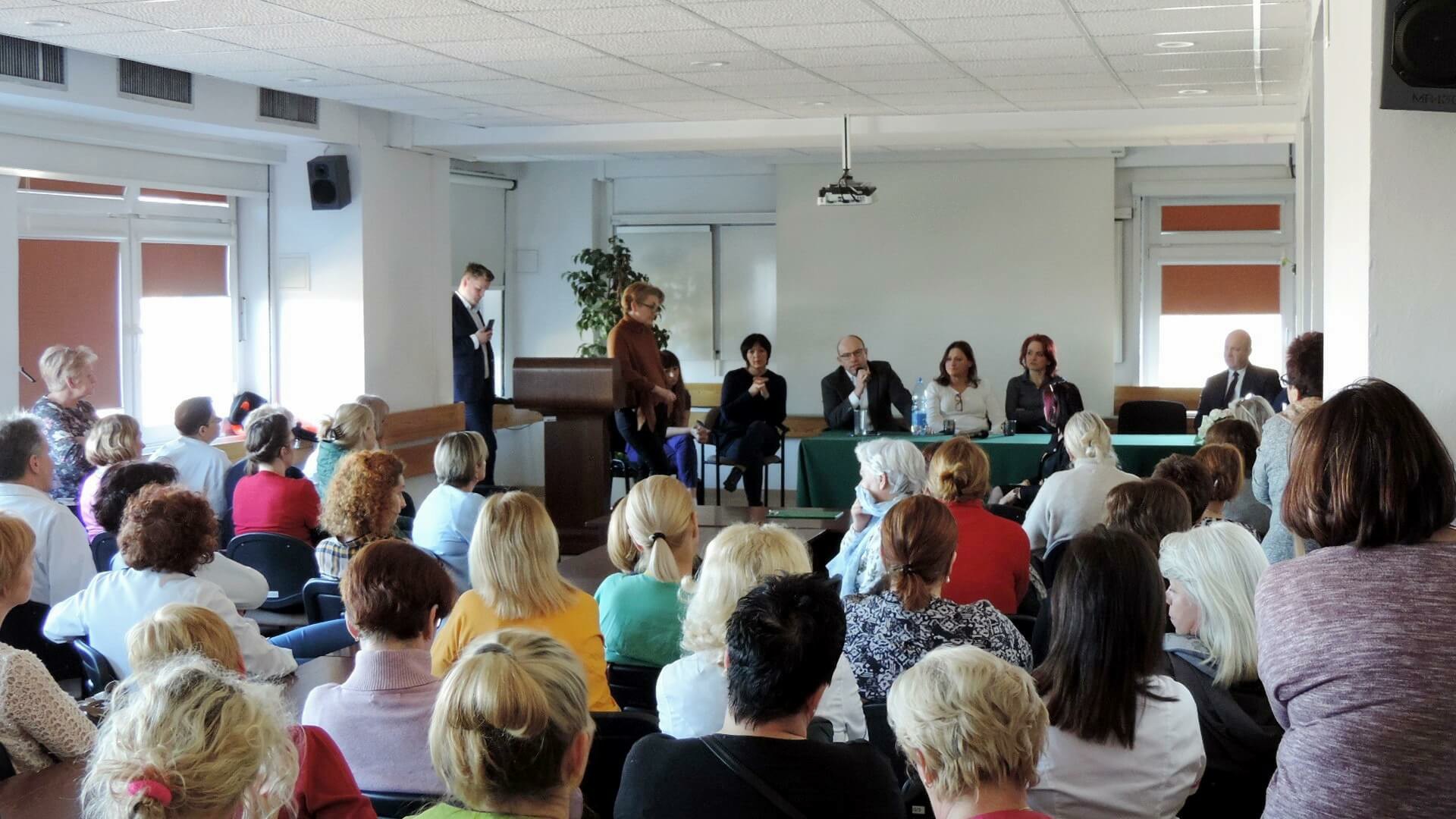 Personel szpitala w Łomży nie zgadza się na jego przekształcenie na czas epidemii