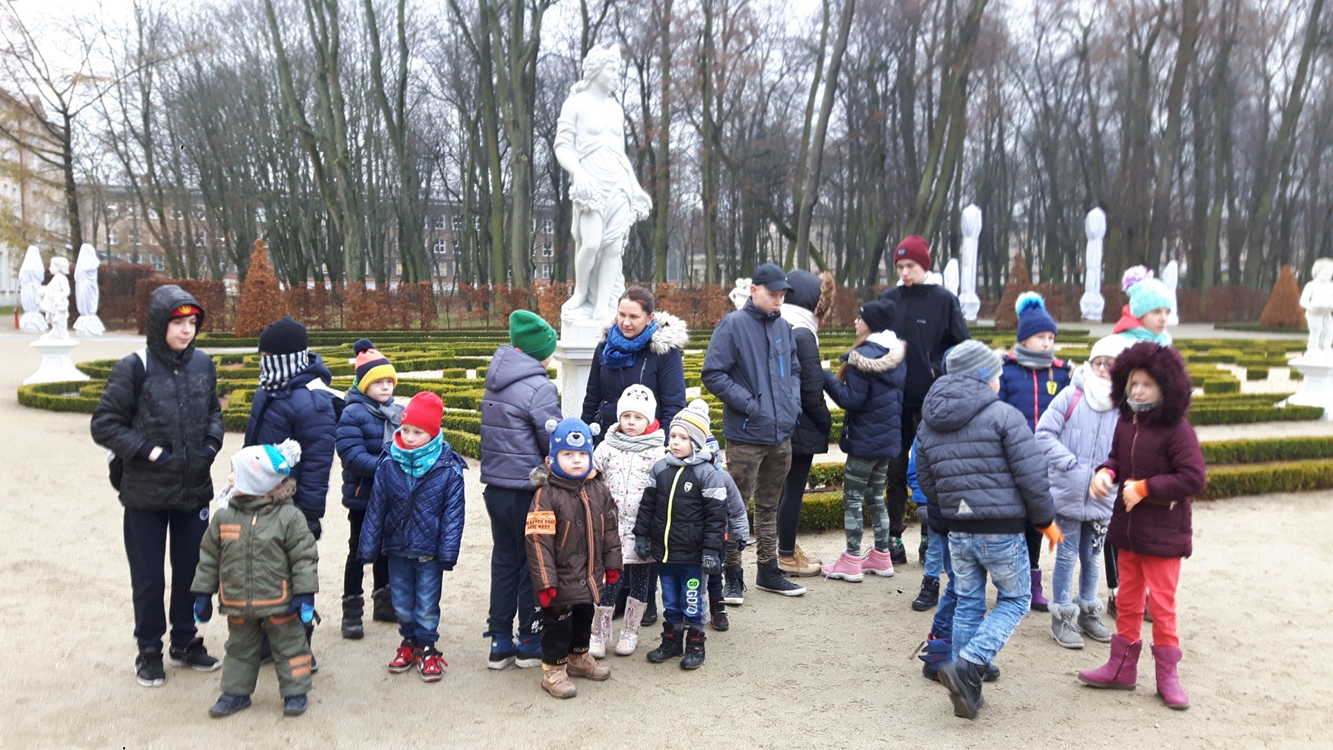 Zenek Martyniuk wręczył podopiecznym domu dziecka świąteczne paczki