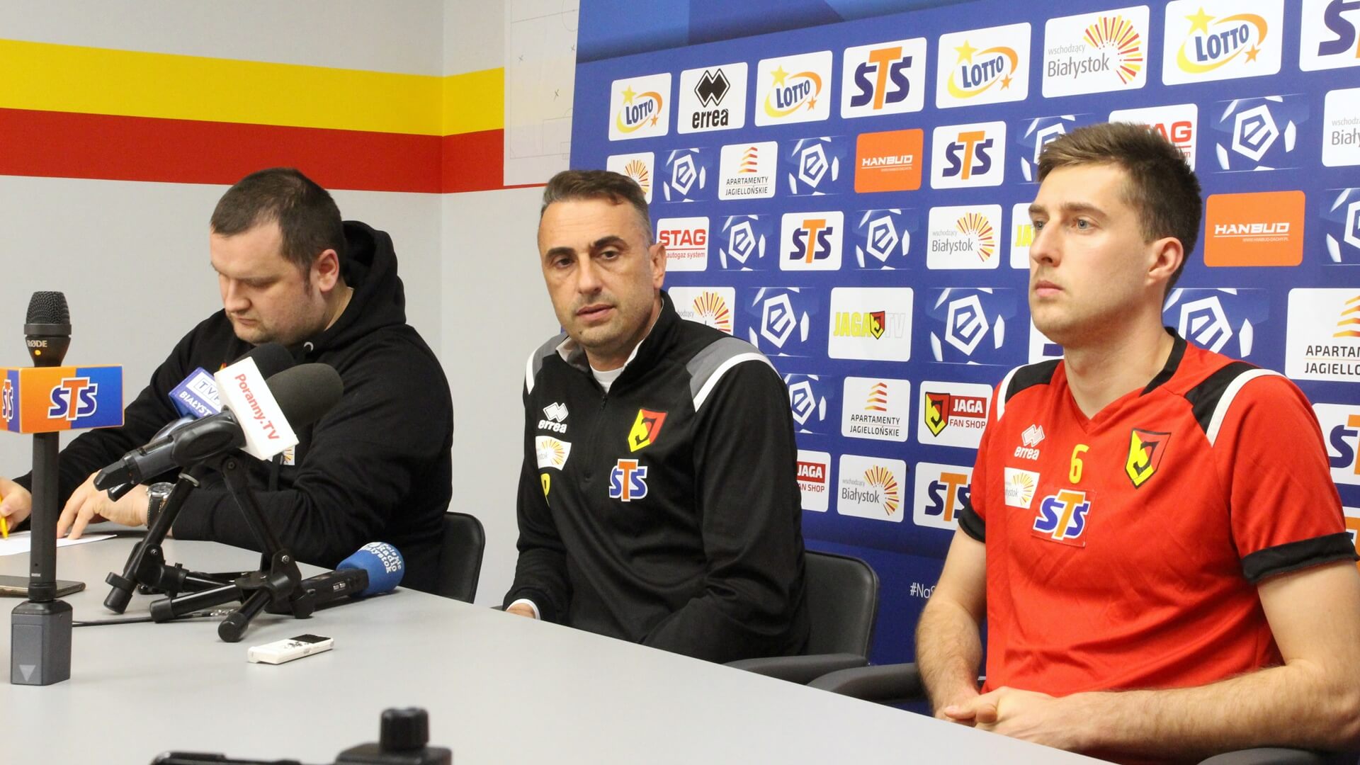 Zagrać z zimną głową i gorącym sercem - trener Jagiellonii przed meczem z Legią [wideo]
