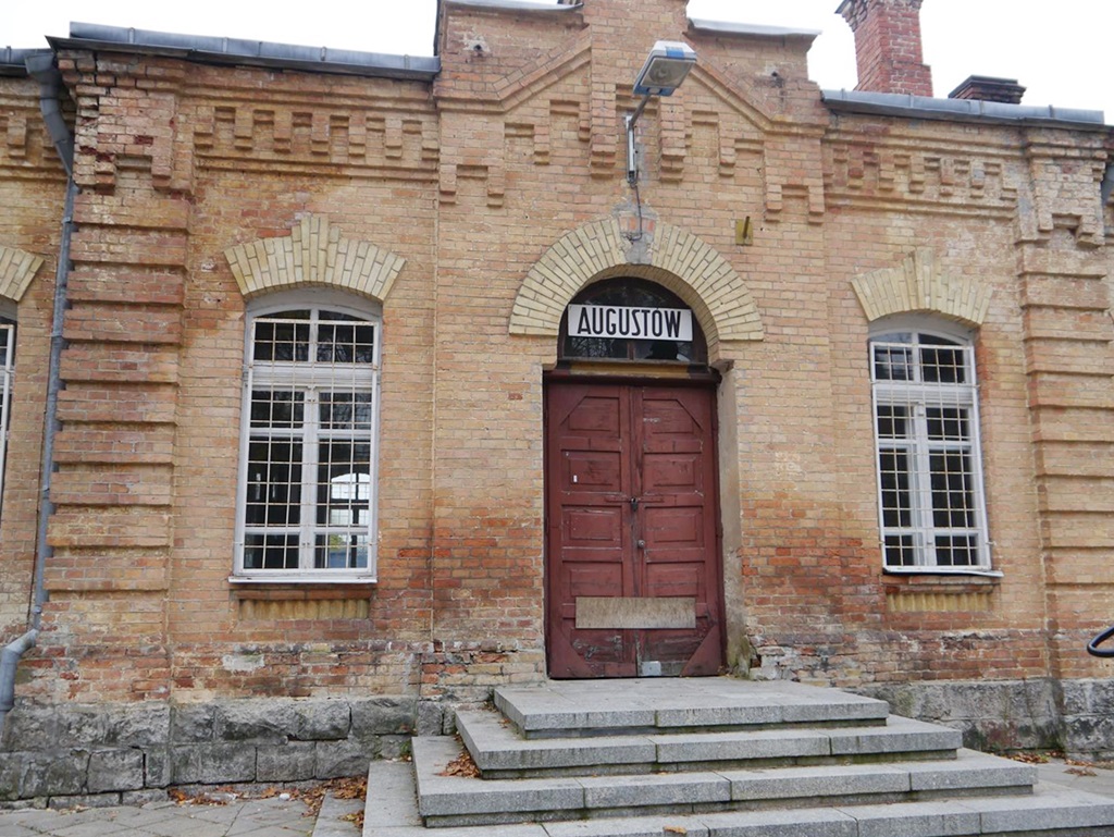 Władze Augustowa odkupiły od prywatnego inwestora zabytkowy dworzec PKP