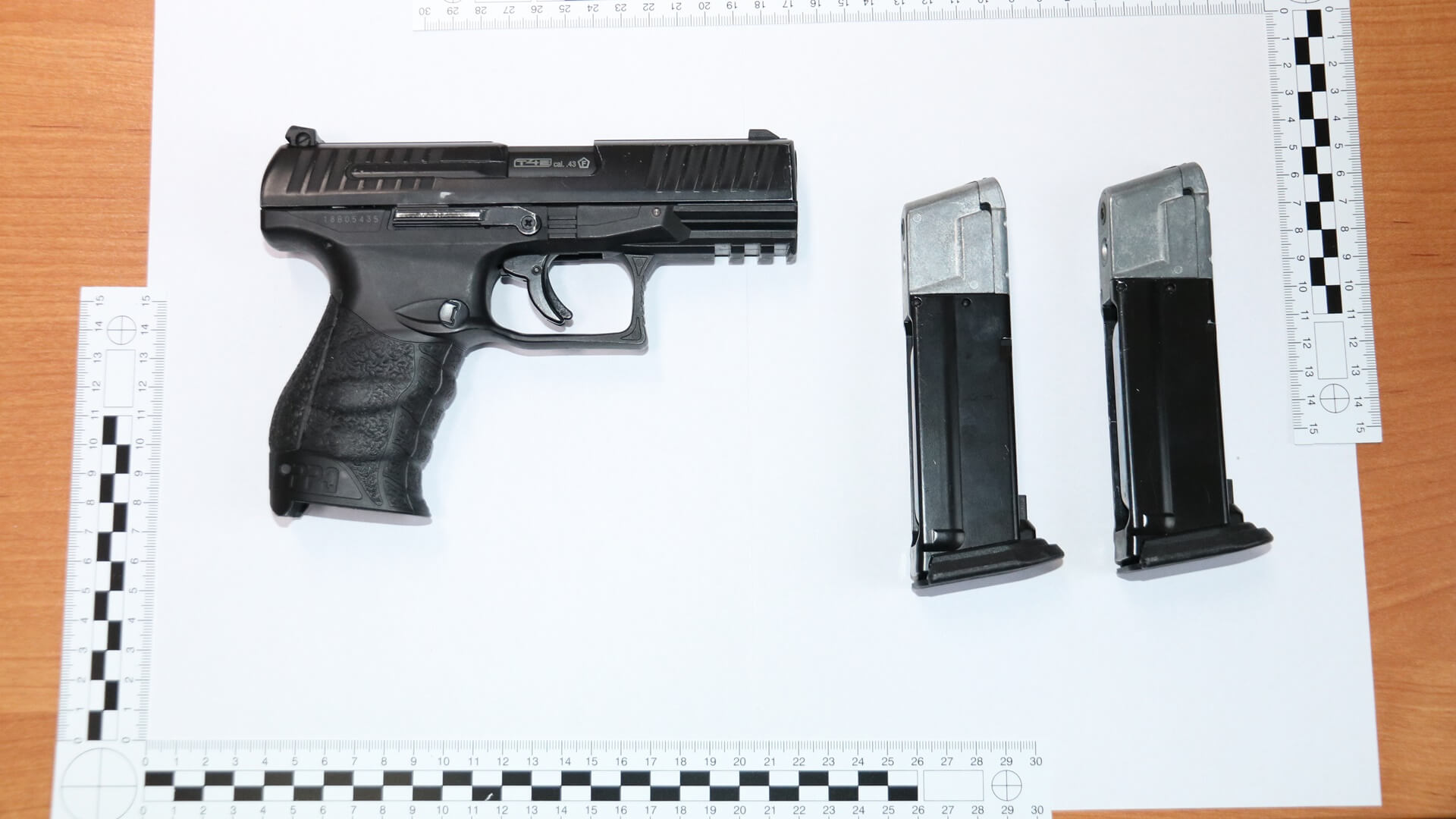 Policjanci z Sokółki zatrzymali mężczyznę, który miał straszyć ludzi przedmiotem przypominającym pistolet