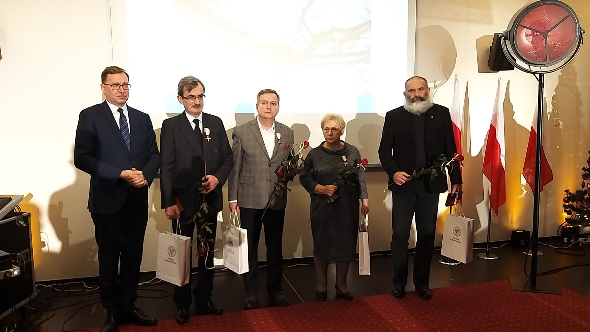 Działacze dawnej opozycji odznaczeni Krzyżami Wolności i Solidarności