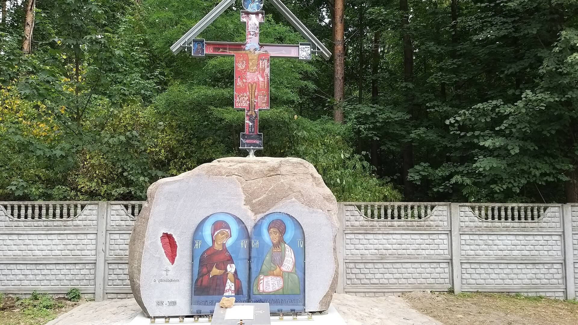 Odsłonięto pomnik poświęcony ofiarom bieżeństwa