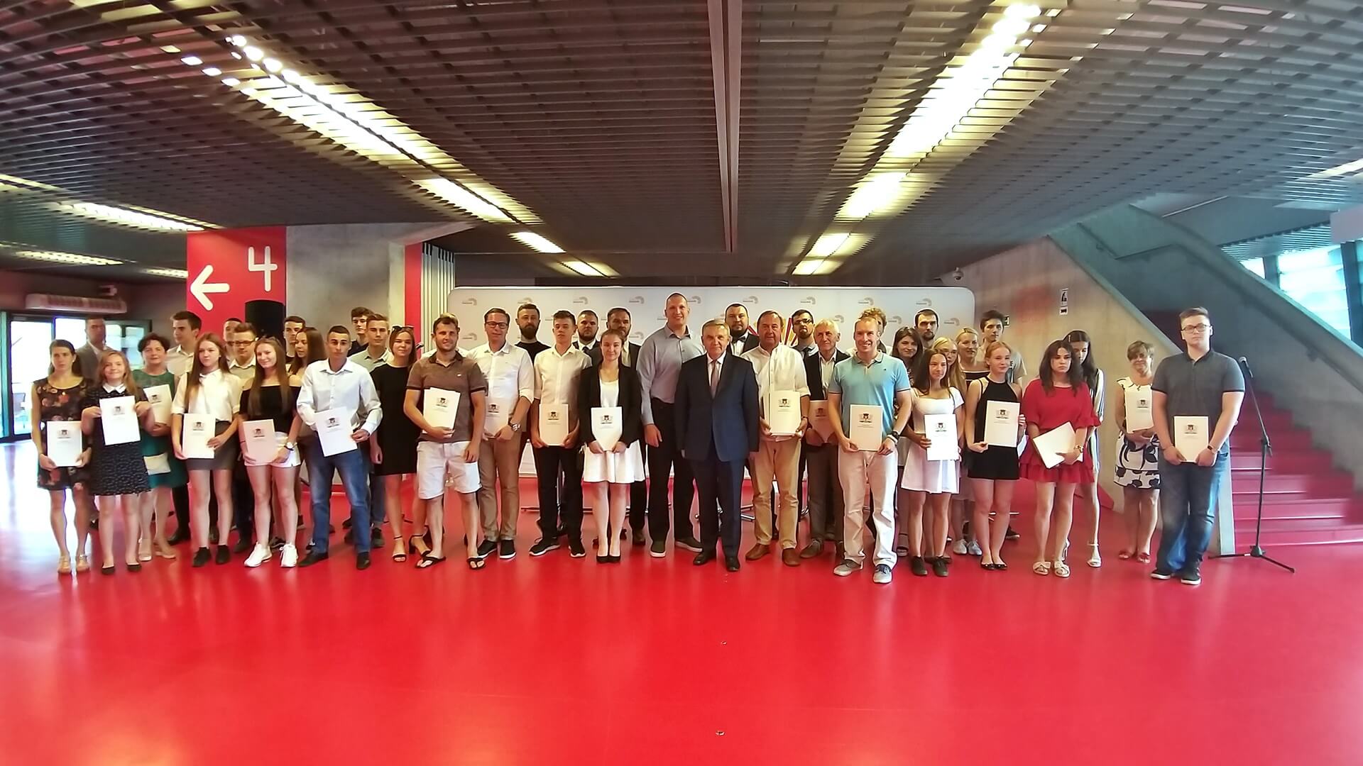 Ponad 260 białostockich sportowców otrzymało stypendia prezydenta miasta [zdjęcia]