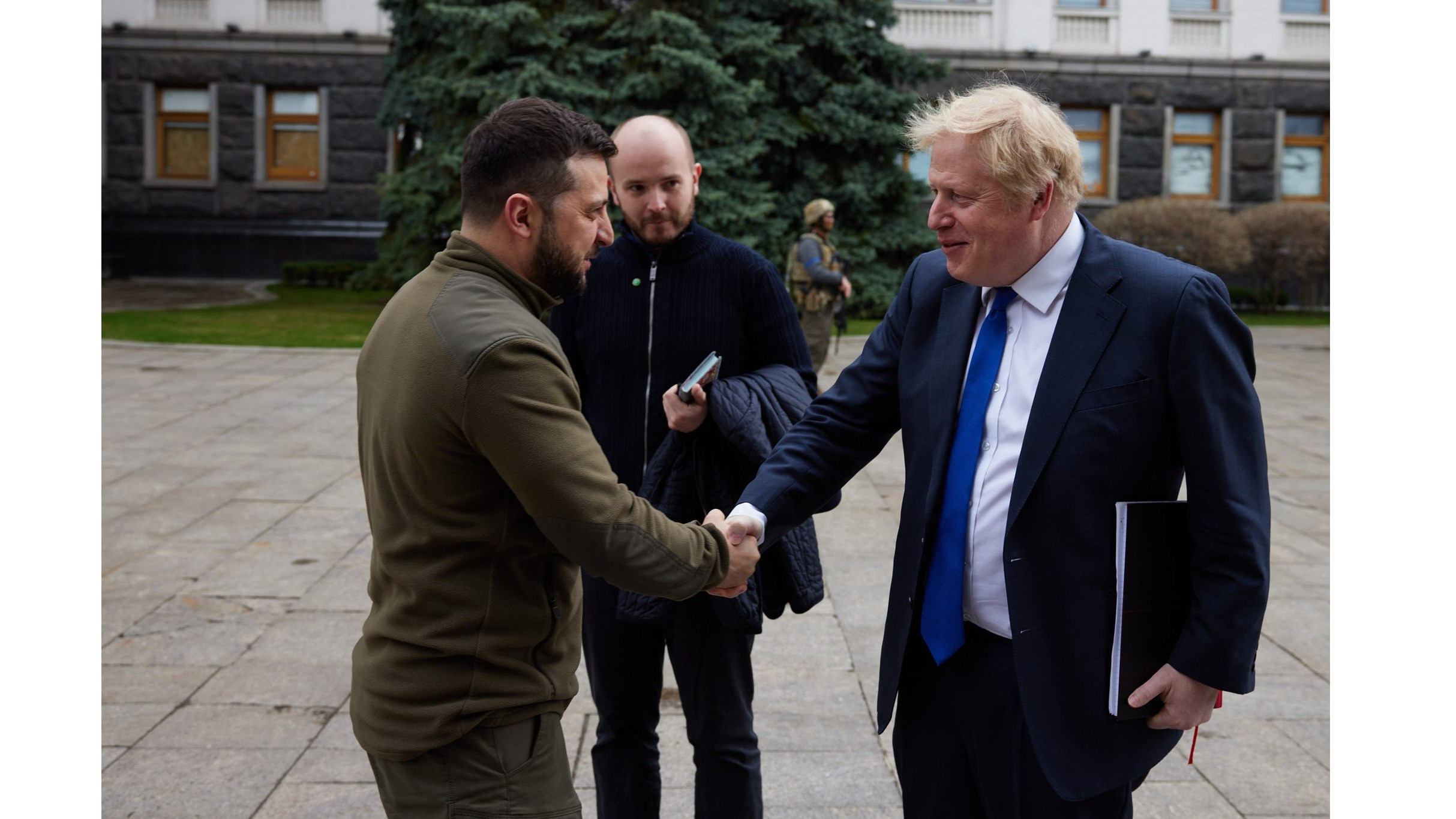 Wielka Brytania przekaże Ukrainie 120 pojazdów opancerzonych i pociski przeciwokrętowe