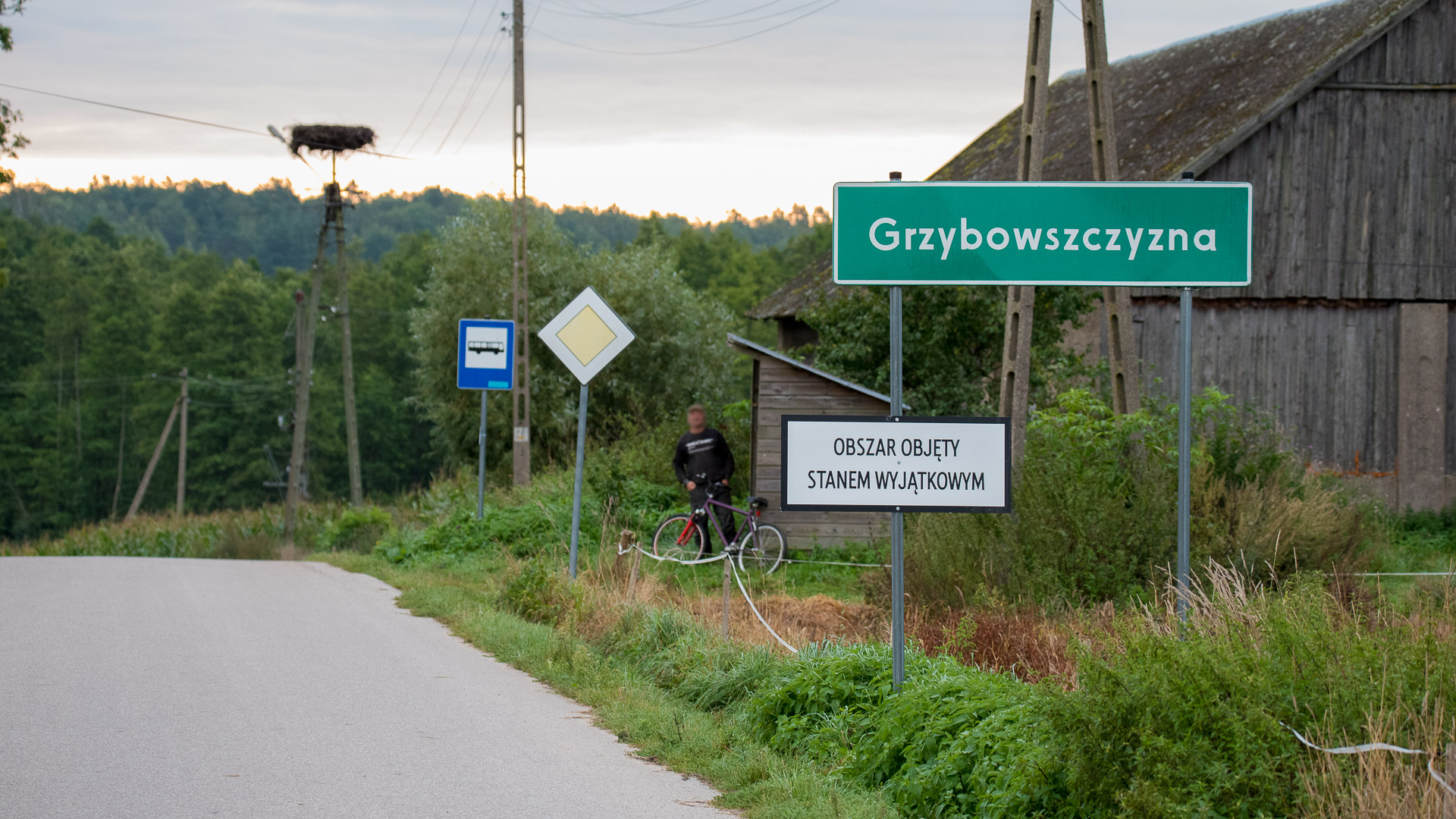 Aby odwiedzić rodzinę w miejscowościach objętych stanem wyjątkowym trzeba ubiegać się o pozwolenie