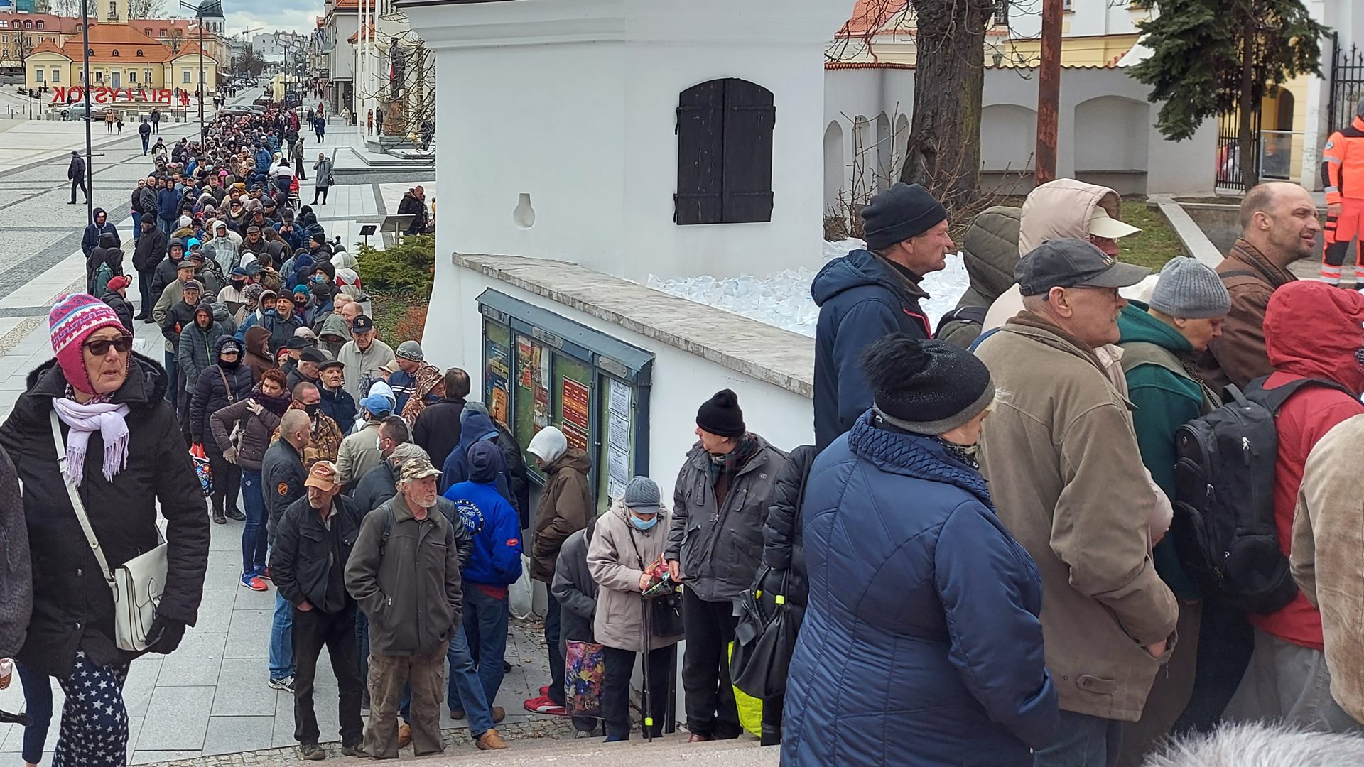 Ponad 1,4 tys. paczek z żywnością przygotowano dla potrzebujących na święta