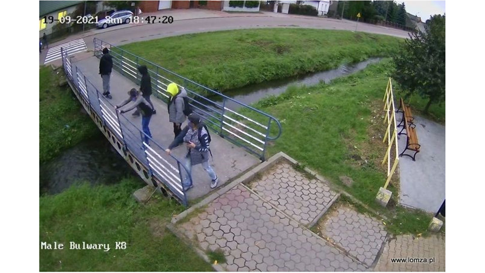 Pięciu nastolatków z Łomży zniszczyło kładkę - teraz odpowiedzą przed sądem rodzinnym