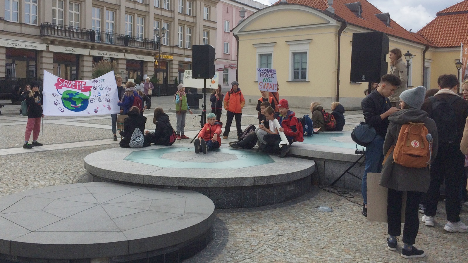 Młodzież strajkowała w Białymstoku w sprawie ochrony klimatu