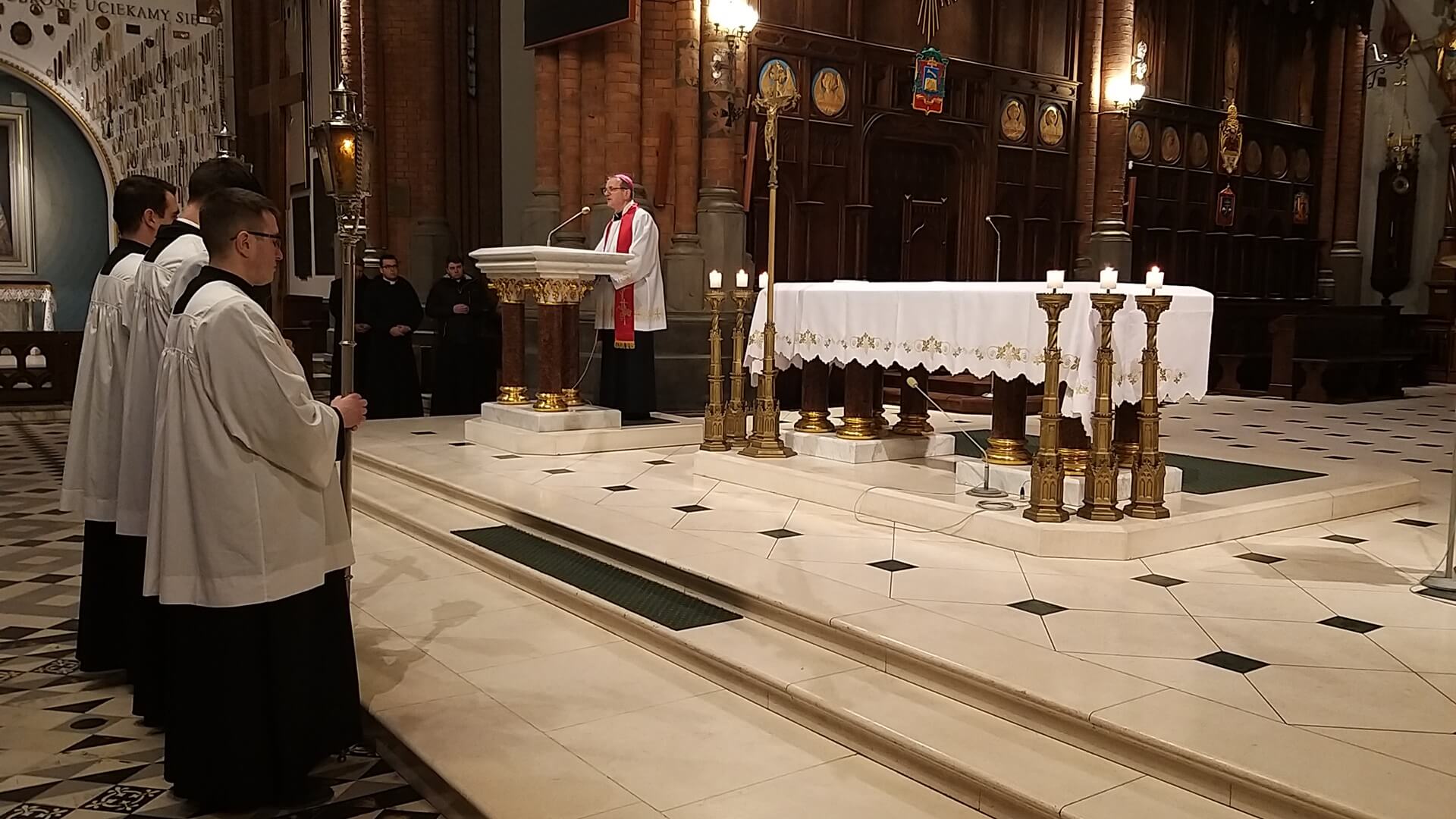 Ponad sto osób uczestniczyło w drodze krzyżowej w intencji ofiar pedofilii w Kościele