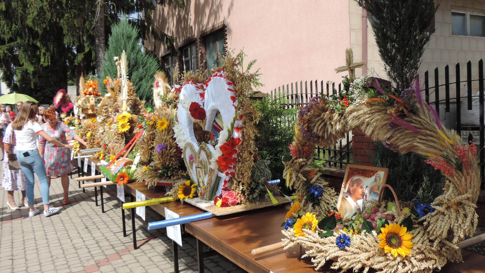 Rolnicy dziękują za plony – dożynki w podlaskich miejscowościach