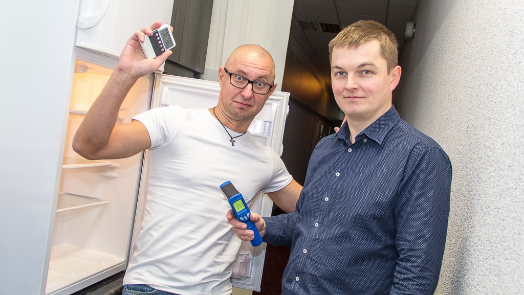 Czy wewnątrz lodówki, w każdym miejscu jest taka sama temperatura? - eksperyment dziennikarzy Radia Białystok