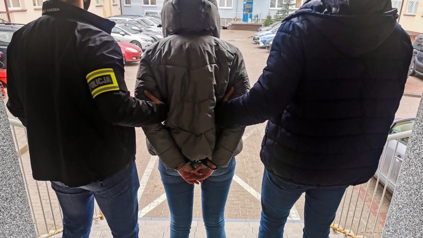 Oszukiwali metodą "na policjanta", wpadli w ręce białostockiej policji