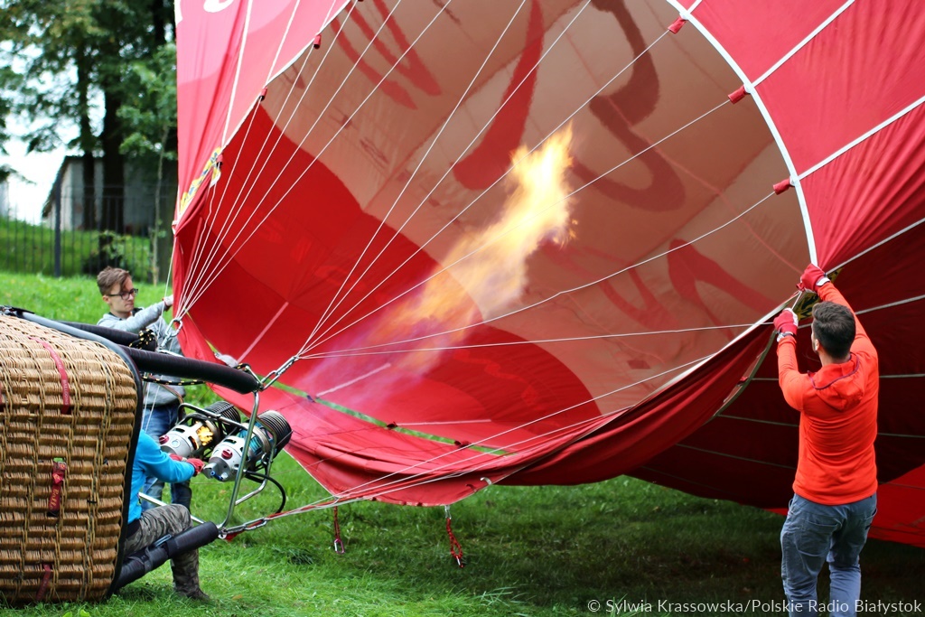 Nocny pokaz, starty, prezentacja sprzętu - wielka fiesta balonowa w Białymstoku