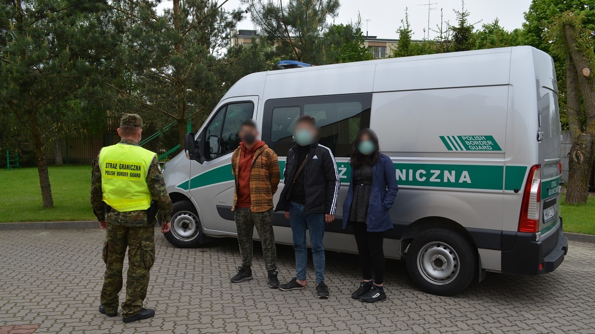 Podlascy funkcjonariusze Straży Granicznej zatrzymali siedmioro nielegalnych migrantów, w tym 6-letnie dziecko