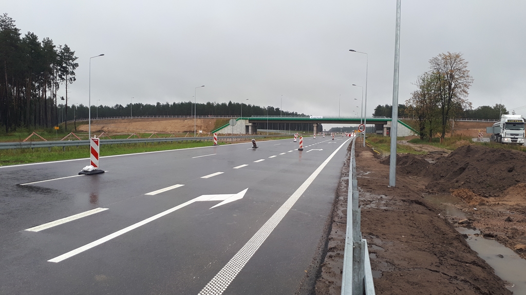 Odcinek jezdni z Jeżewa do Mężenina na trasie S8 gotowy do użytku