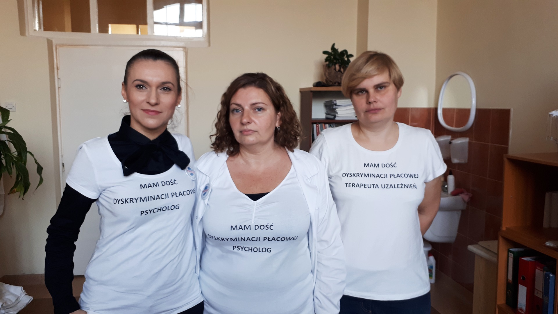 "Domagamy się szacunku" - protest psychologów i terapeutów ze szpitala w Choroszczy