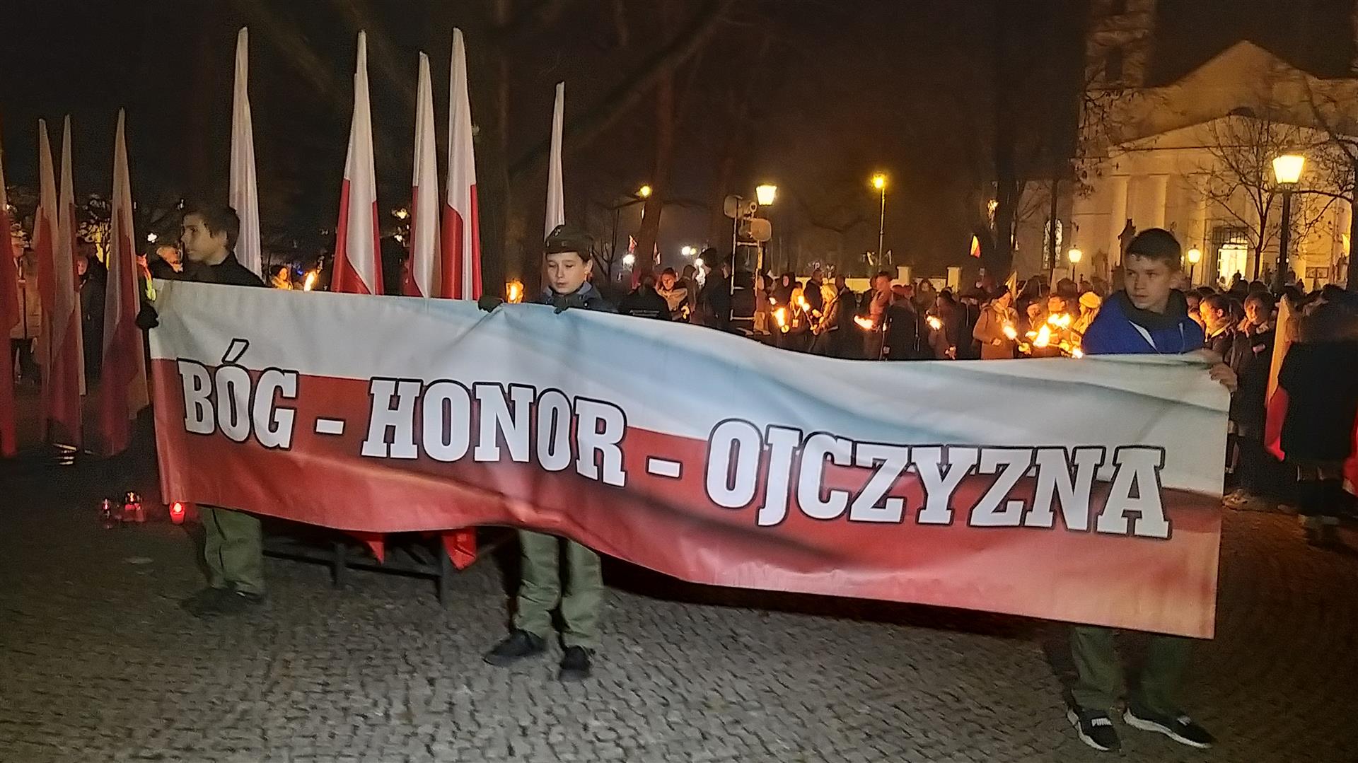 Ulicami Suwałk przeszedł Młodzieżowy Marsz Niepodległości