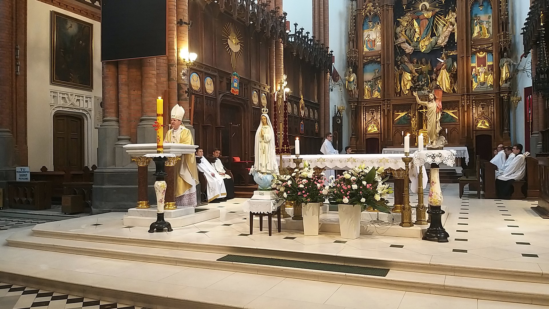 Stulecie urodzin papieża Jana Pawła II - dziękczynna msza w białostockiej katedrze [zdjęcia]