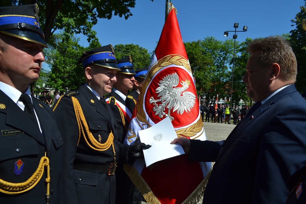 Awanse, medale i podziękowania - strażacy świętowali swój dzień w Suwałkach