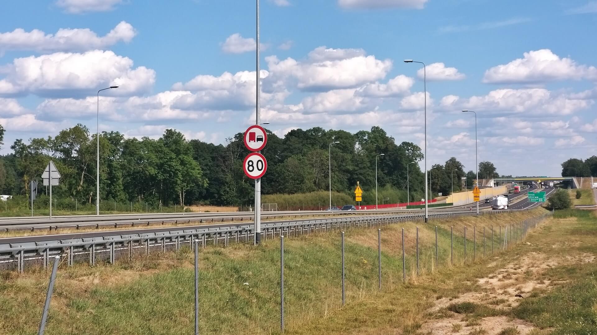 Przed budowanym węzłem Porosły jest dodatkowe oznakowanie