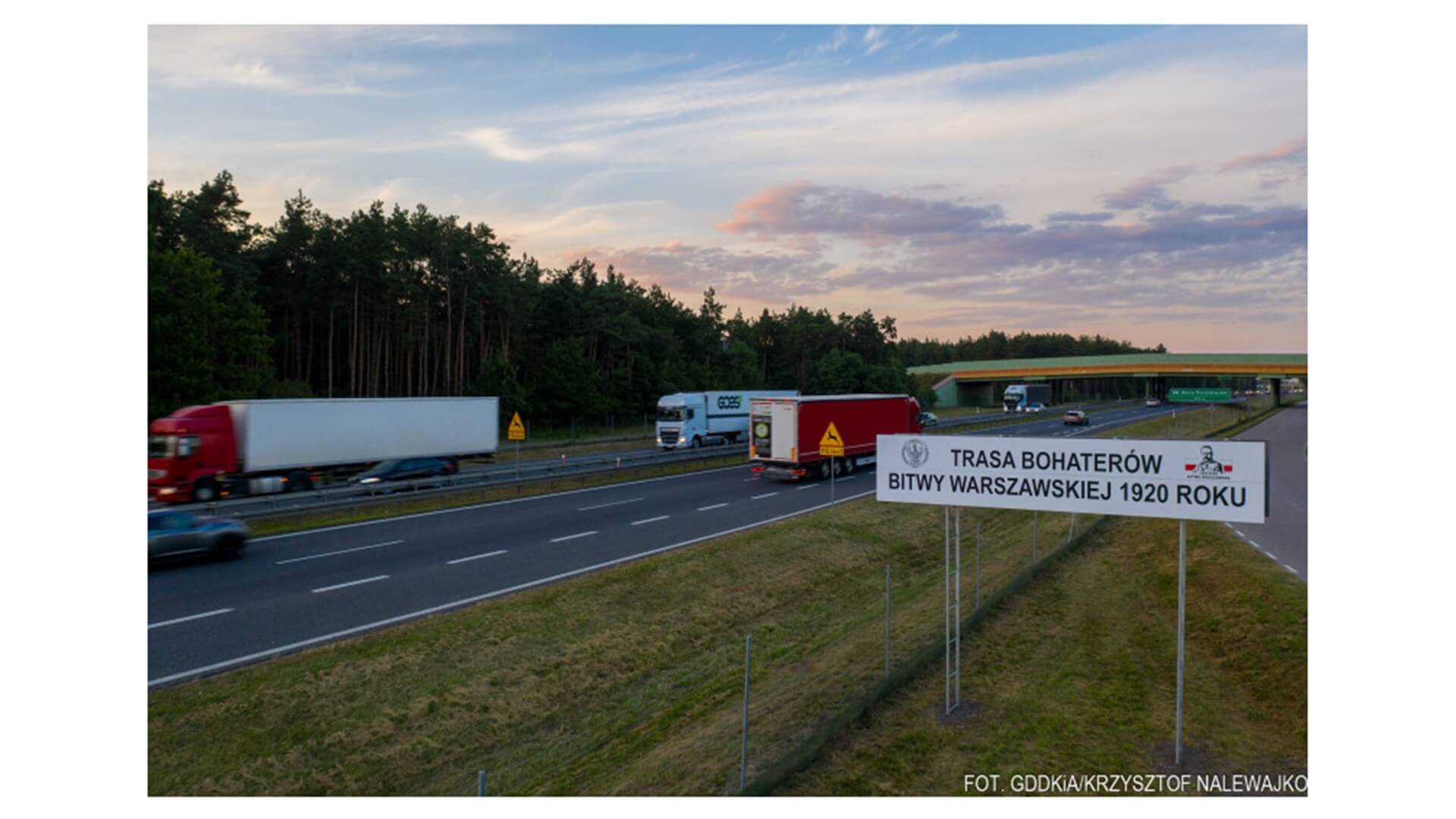 Trasa ekspresowa S8 nosi nazwę "Trasa Bohaterów Bitwy Warszawskiej 1920 r."