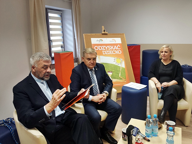 Białystok:  Podsumowanie programu "Odzyskać dziecko"