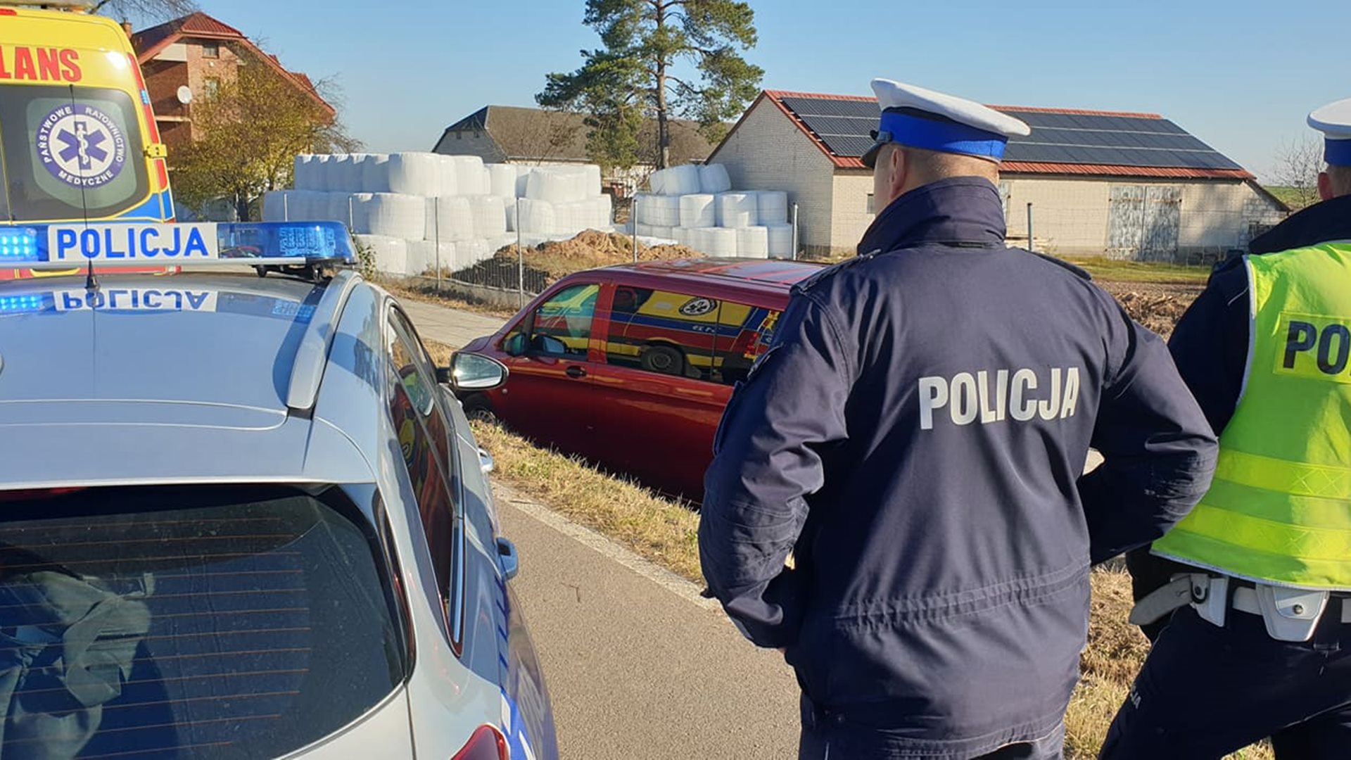 Bus z imigrantami wypadł z drogi w trakcie pościgu w pobliżu miejscowości Sikory-Pawłowięta