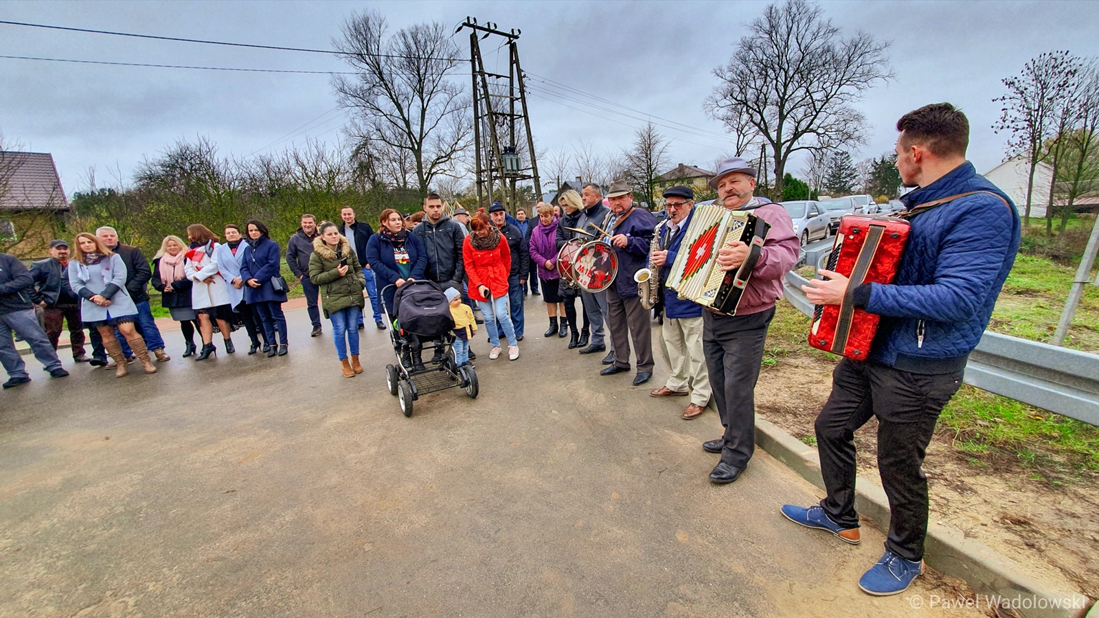 Mieszkańcy wsi Łaś Toczyłowo w gminie Zawady mogą pokonywać Narew nowym mostem