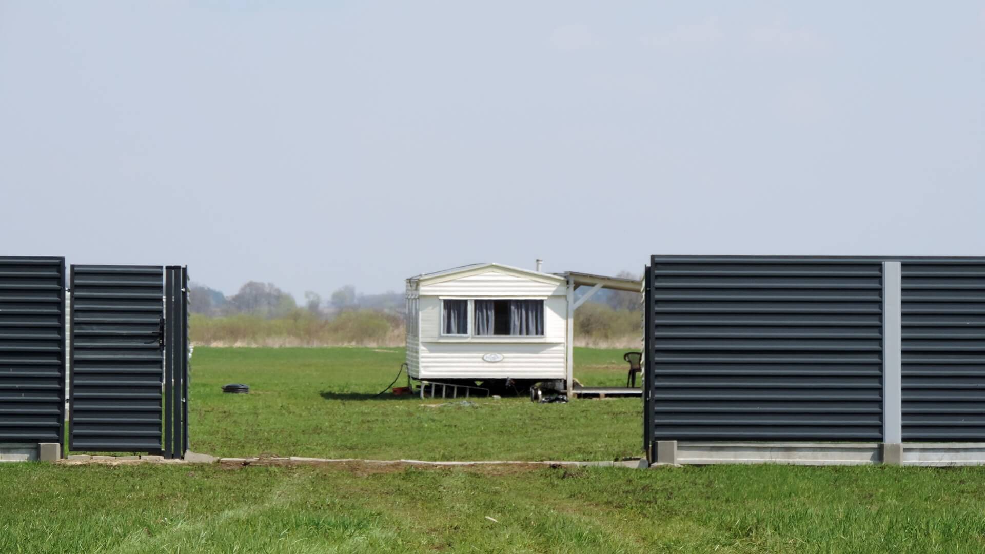 Zabudowa działki rekreacyjnej na terenie Łomżyńskiego Parku Krajobrazowego Doliny Narwi jest nielegalna - uznał białostocki sąd